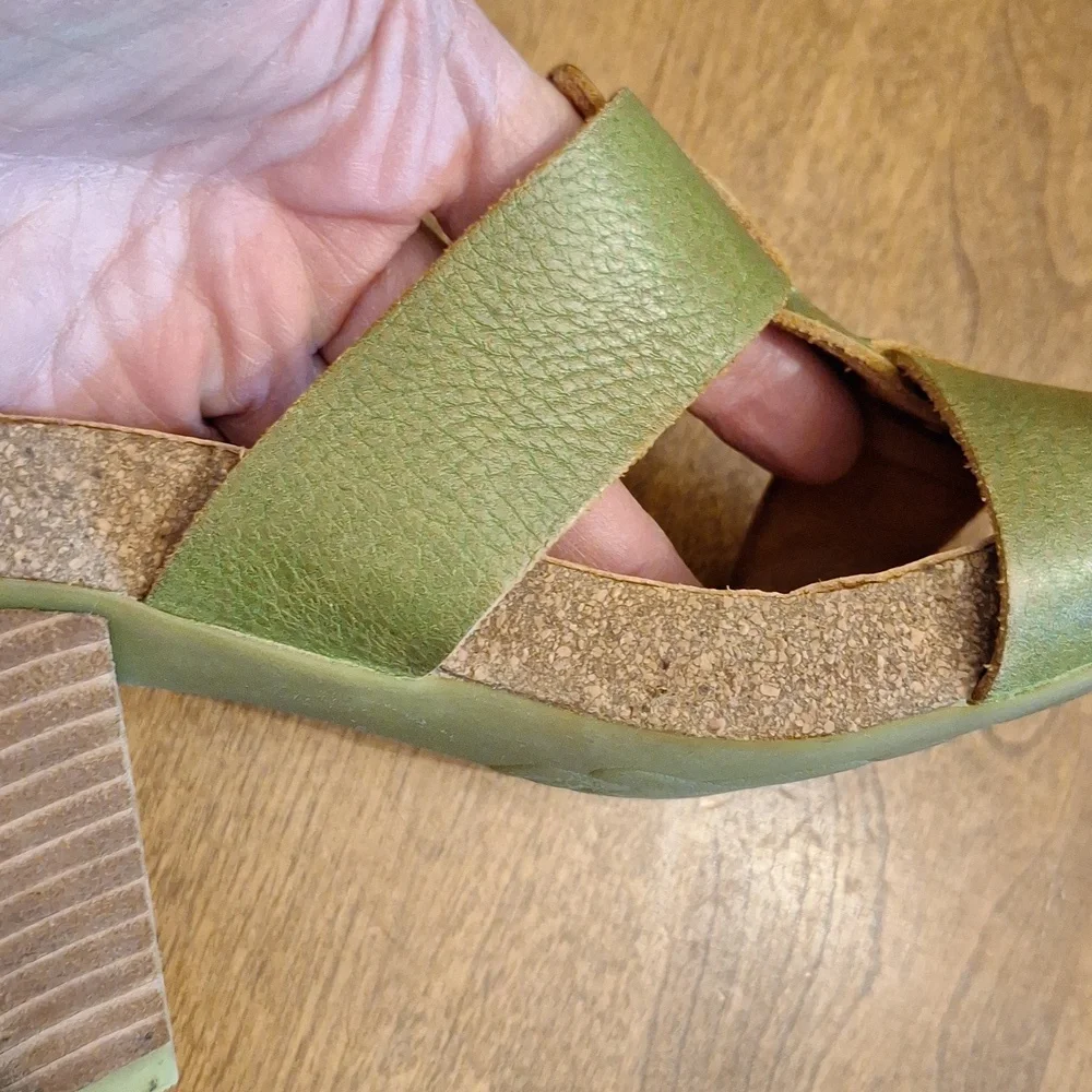Kork-Ease Green Leather Sandals - Picture 11 of 16